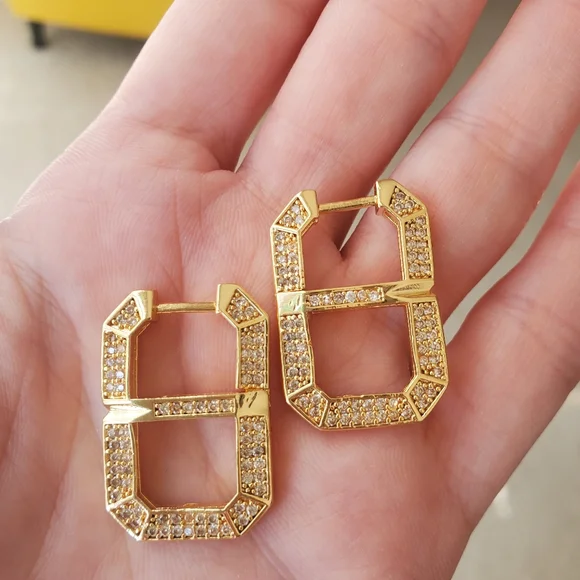 NWT- Women's earrings, gold plated with zirconia hoop earring - Picture 1 of 6